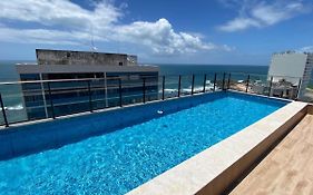 Apartamento luxuoso a poucos metros da praia